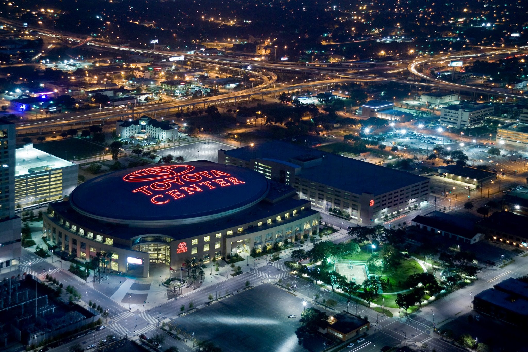 Toyota Center is an indoor arena located in downtown Houston, Texas TX,  USA. This arena is the home to the Houston Rockets of the National  Basketball Stock Photo - Alamy